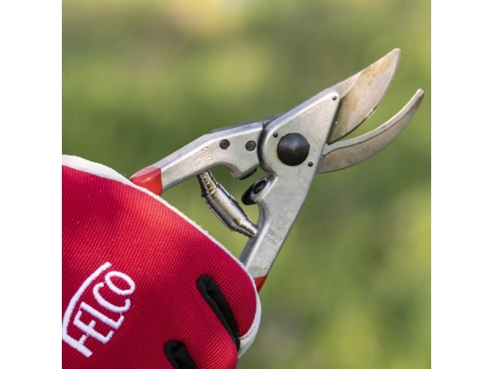 Felco 13 – große Gartenschere für ein- oder beidhändige Anwendung