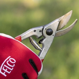 Felco 13 – große Gartenschere für ein- oder beidhändige Anwendung